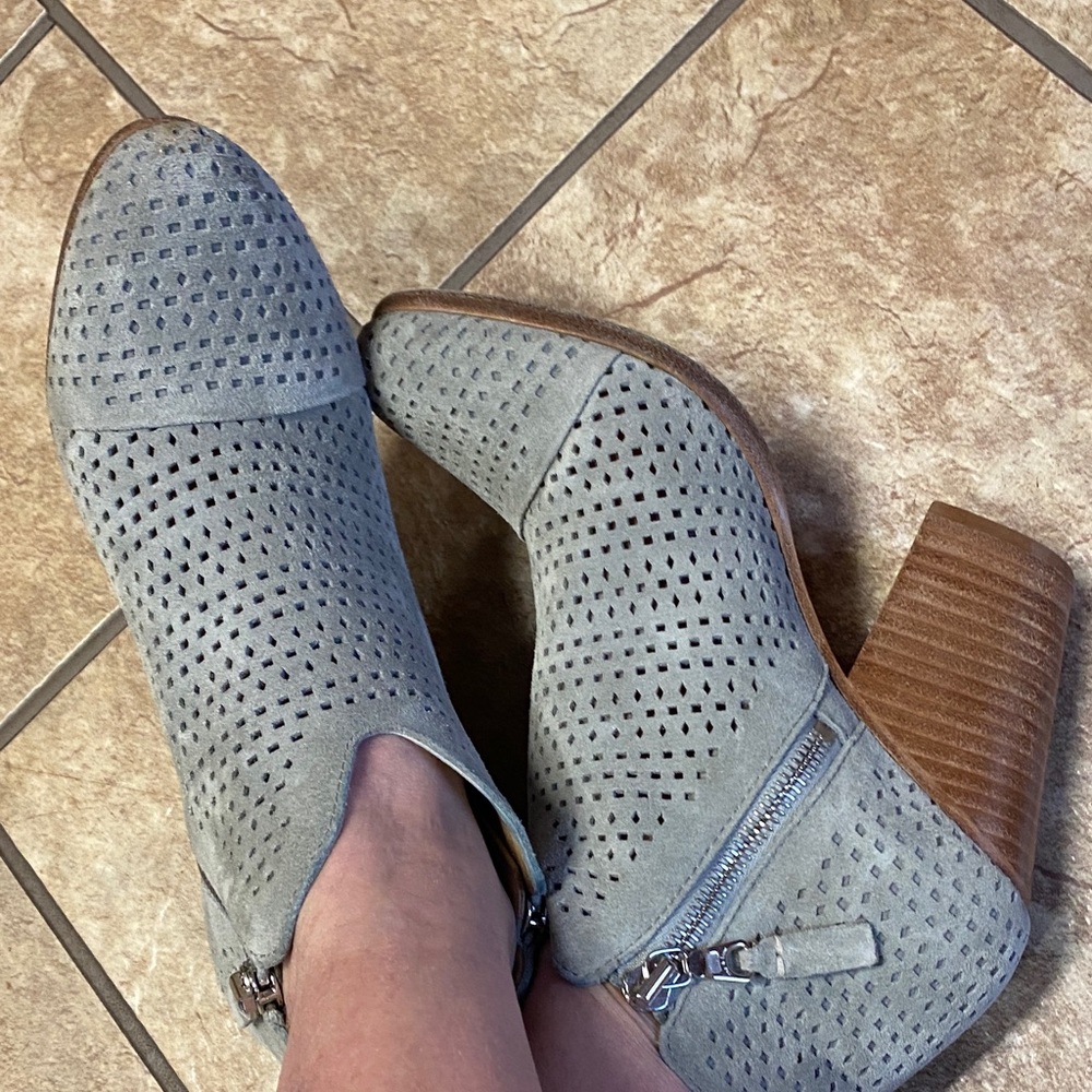 rag & bone New York Light Gray Perforated Size 7.5 Heeled Ankle Boots